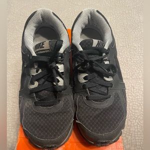 Ladies Black & Silver Nike Shoes